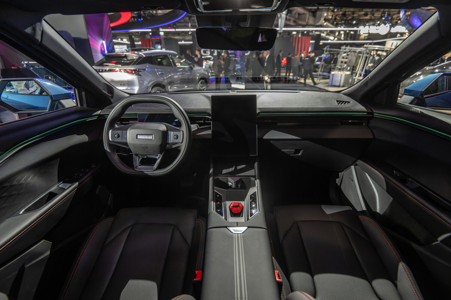 OMODA 4 Super Intelligent Cockpit iç mekan tasarımı