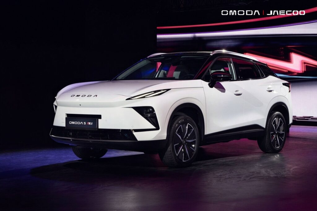 OMODA 5 NEXT Paris Otomobil Fuarı standı