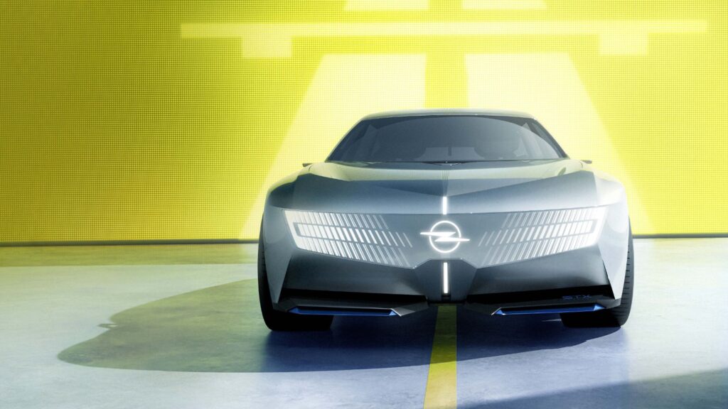 Opel STX Concept tanıtıldı yeni Opel Vizor ön tasarımı