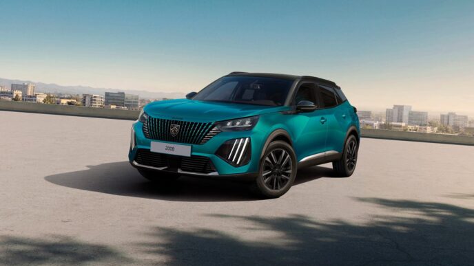 İyonya Mavi gövde rengindeki Peugeot 2008