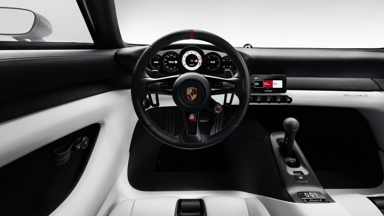 Porsche Mission S direksiyonu ve beş yuvarlak gösterge paneli