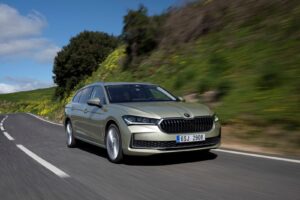 Dördüncü nesil Škoda Superb Combi 2023