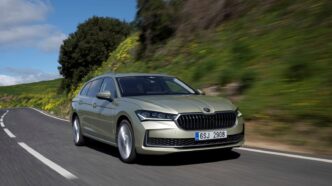 Dördüncü nesil Škoda Superb Combi 2023