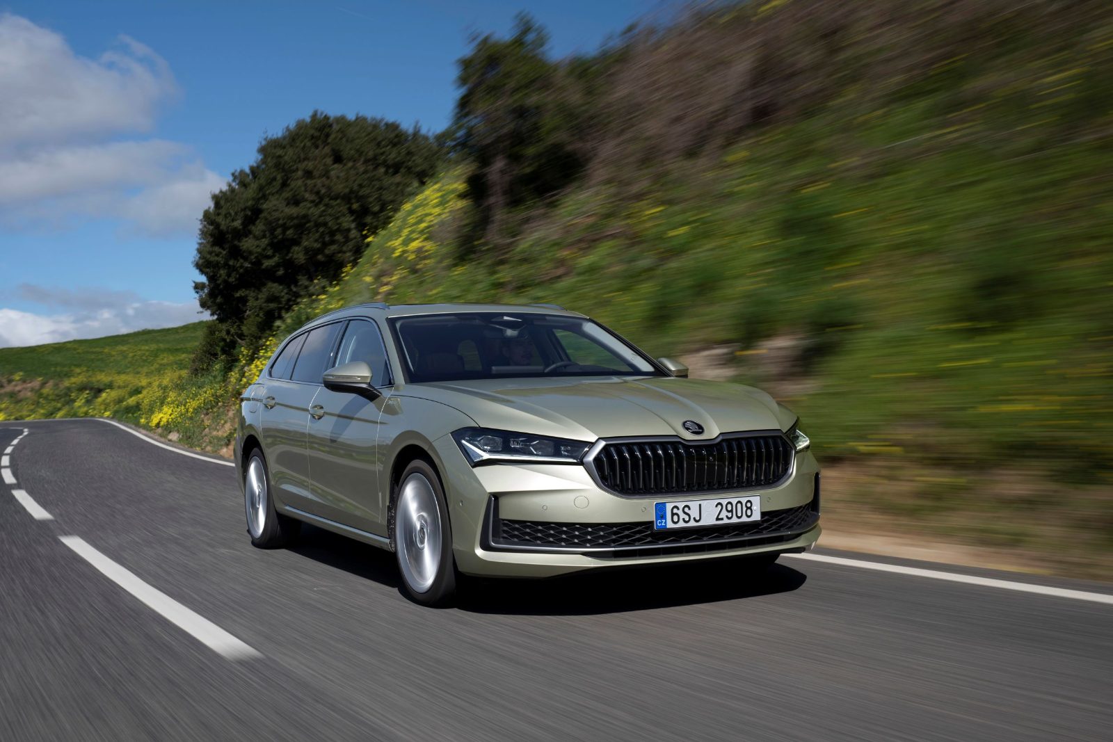 Dördüncü nesil Škoda Superb Combi 2023