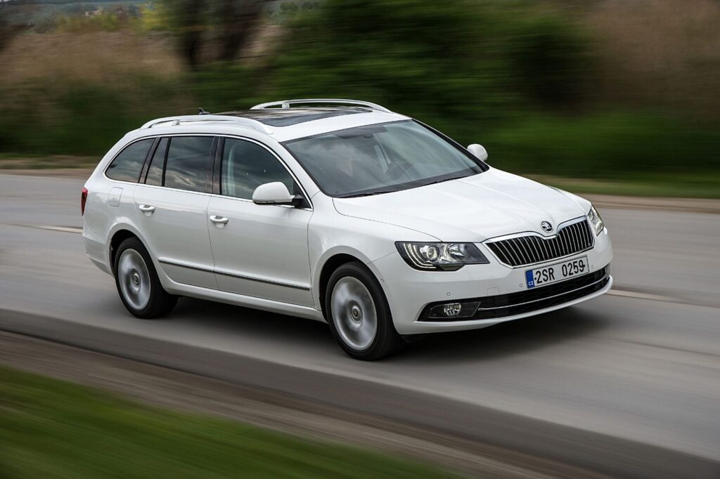 Üçüncü nesil Škoda Superb Combi 2015