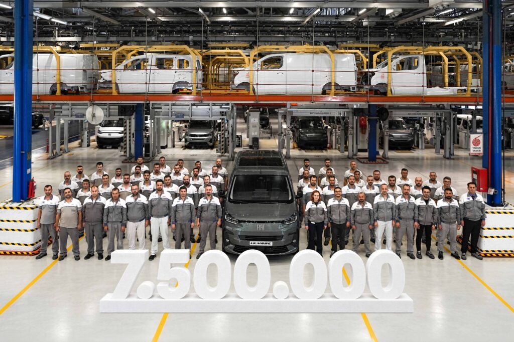 Tofaş Bursa Fabrikası 7,5 milyon kutlaması