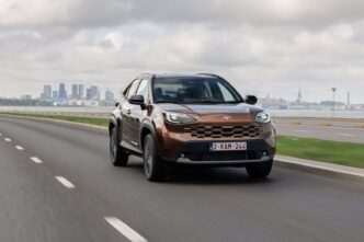 Yenilenen Toyota Yaris Cross Hybrid Aura Bronz renk