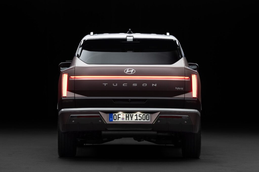 Yeni Hyundai TUCSON arka görünüm ve stop lambaları